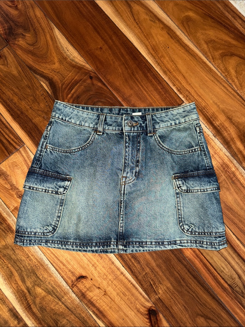 H & M women’s denim mini skirt, size 0-NWT